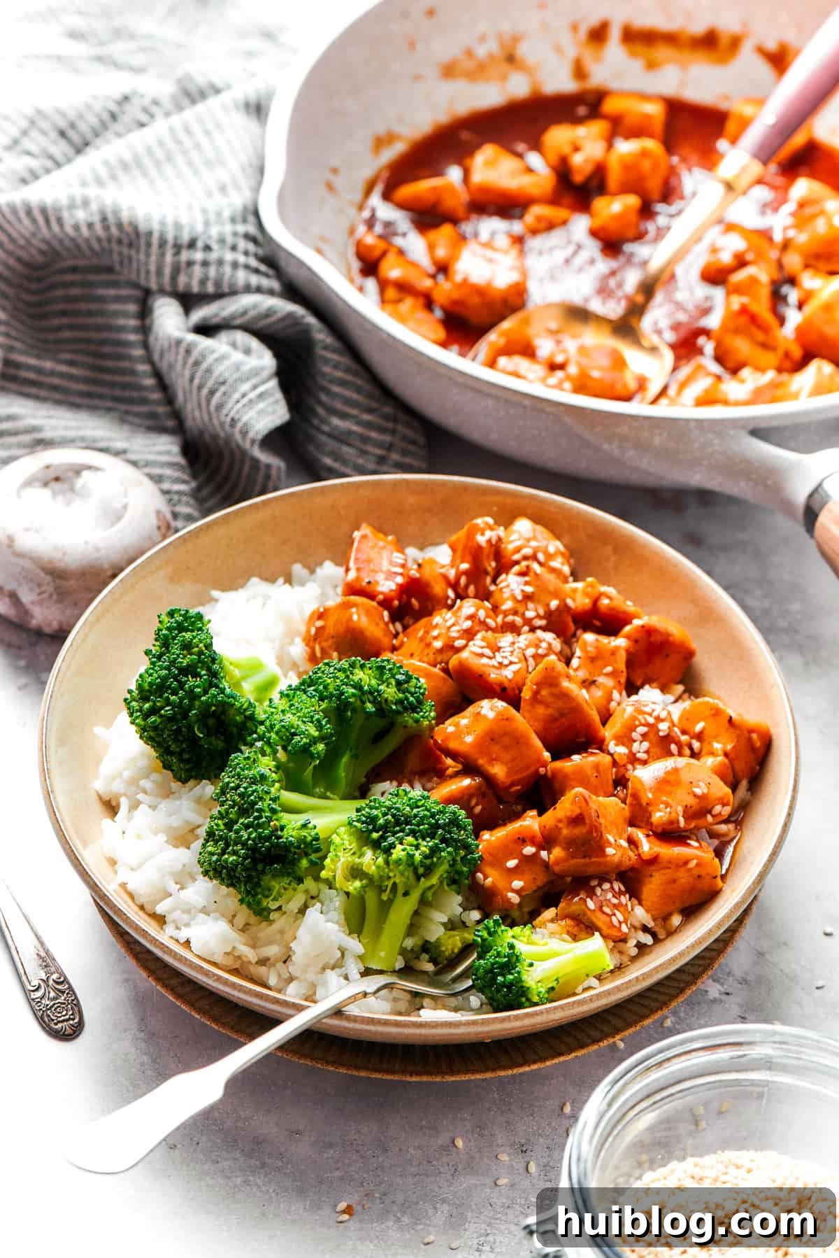 Perfectly Glazed Teriyaki Chicken 13 Bowls of teriyaki chicken recipe are served with rice and broccoli.