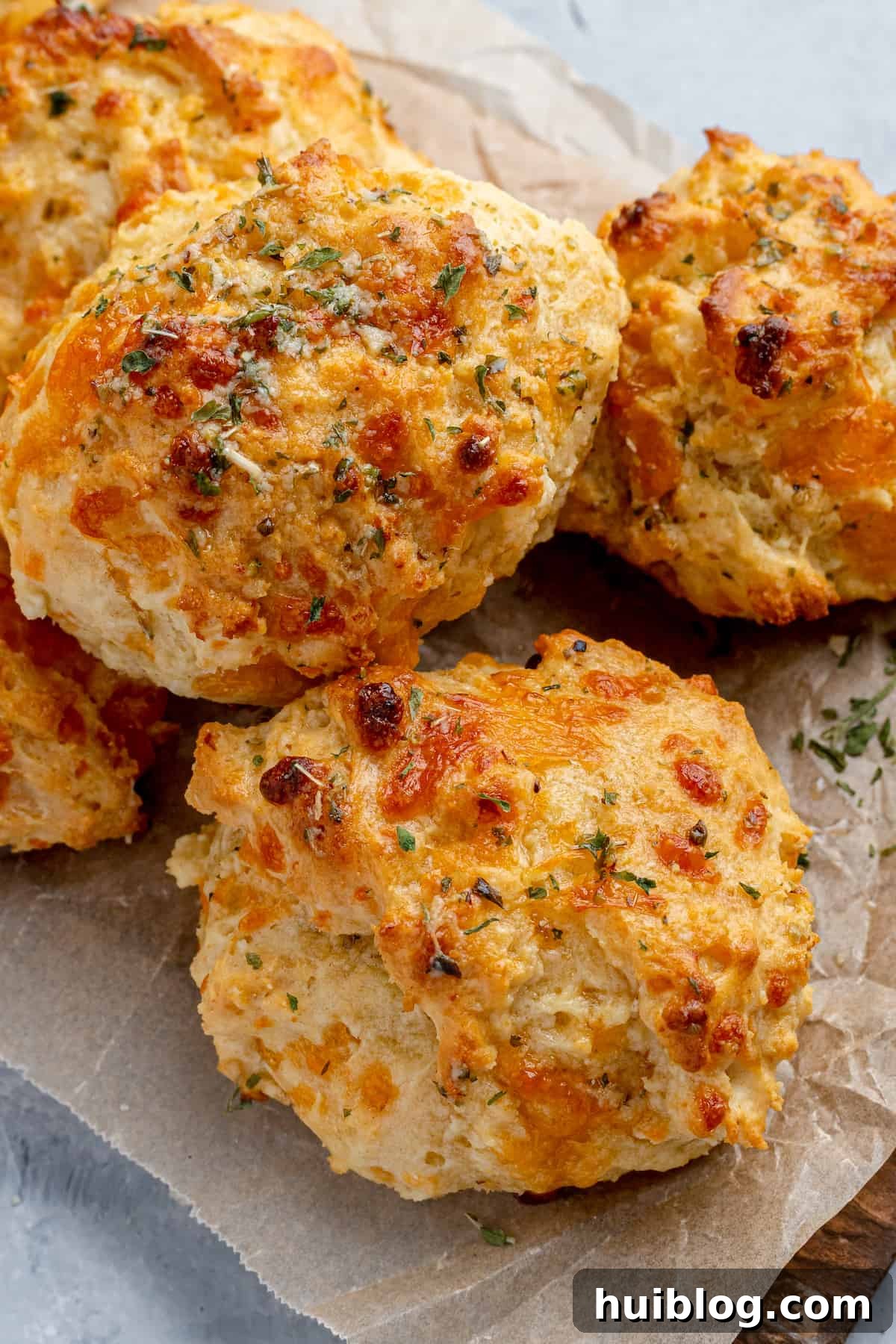 Buttery, garlicky, and cheesy air fryer Red Lobster biscuits